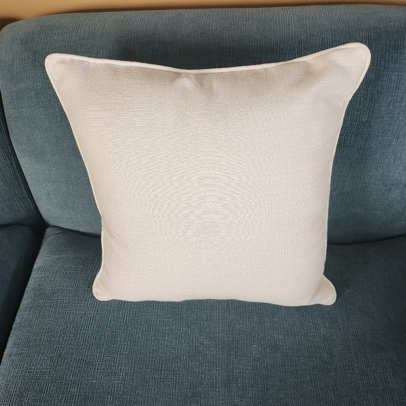 🩷ACCENT PILLOW🩷 - Picture 2 of 3
